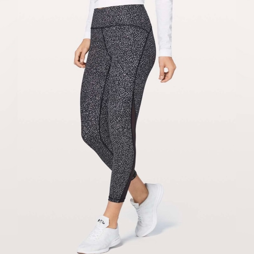 Lululemon Leggings Train Times 7/8 Pant 25" Night View White Black Size 2